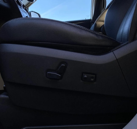 Chrysler Town &amp; Country cena 58000 przebieg: 217000, rok produkcji 2016 z Ciechanowiec małe 254